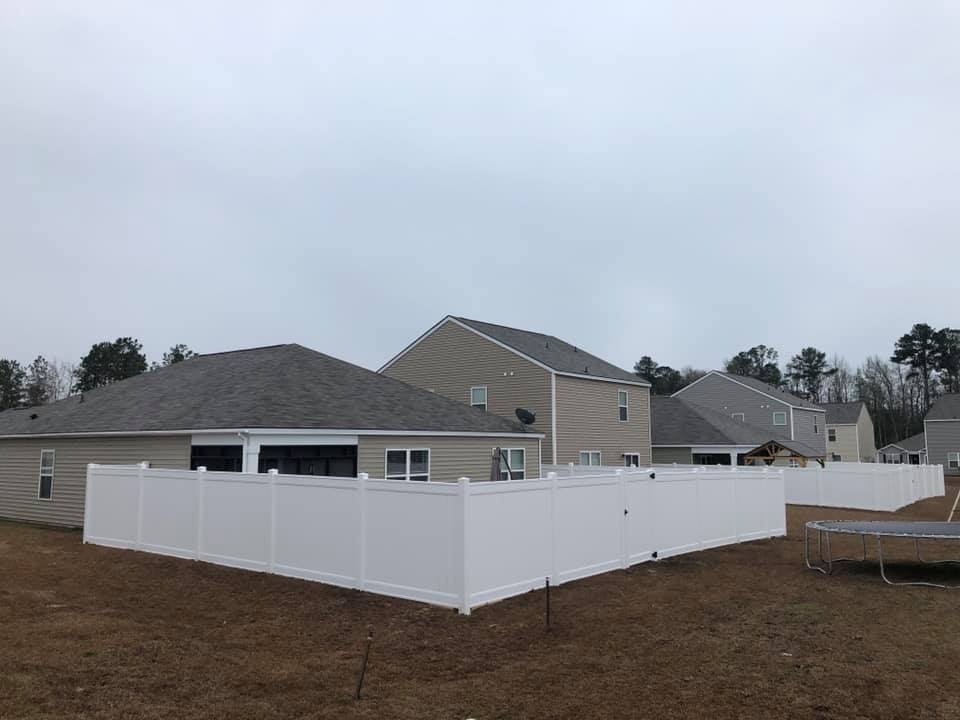 Benefits of Installing a Vinyl Fence 